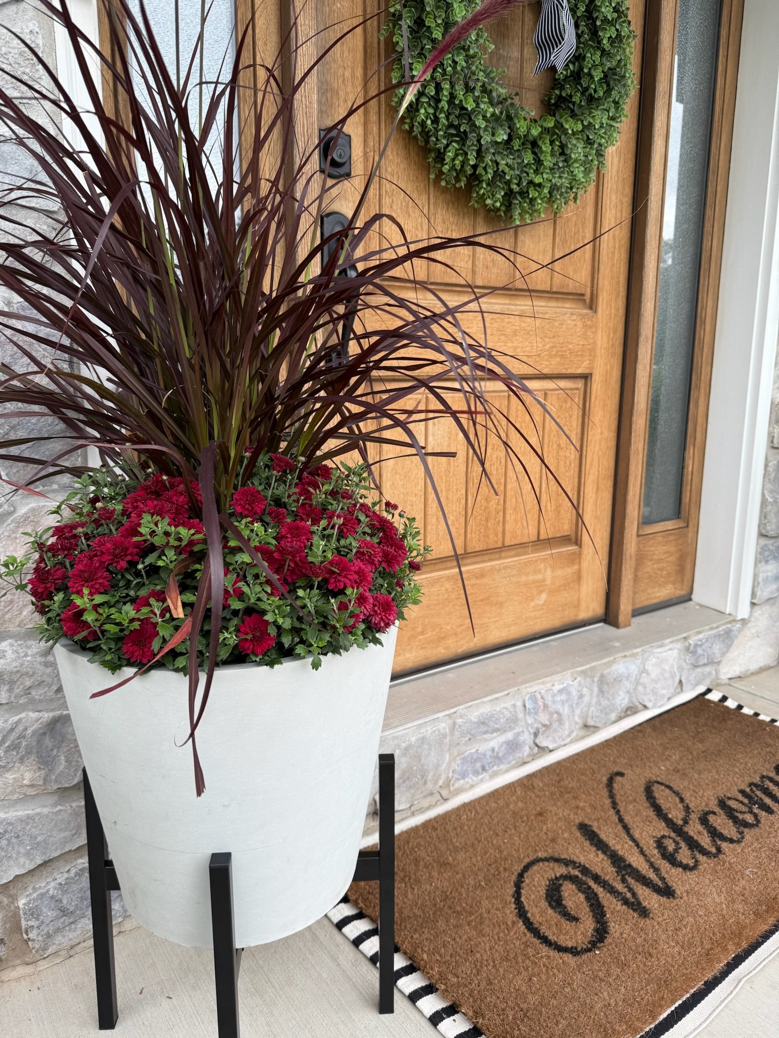Adjustable Black Metal Plant Stand (10–16”)